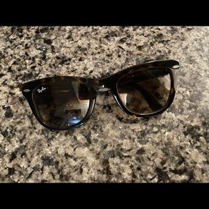 Authentic Ray-Ban Tortoise Shell Wayfarers - like new condition w/ case